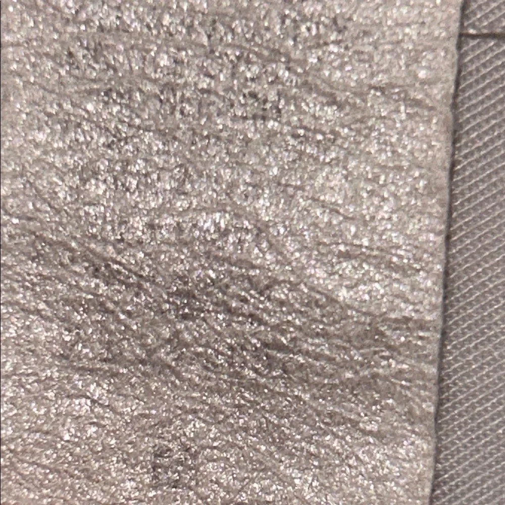 Elegant Butterfly Print Sleeveless Blouse - Picture 10 of 10